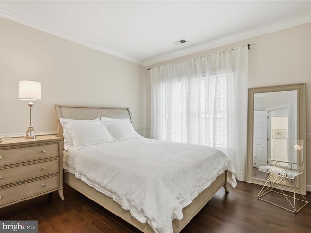 10090 COVER PL, Fairfax, VA 22030