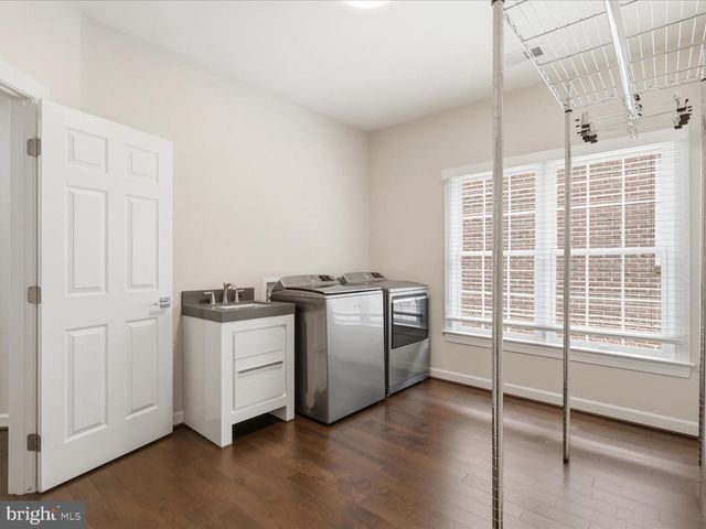 10090 COVER PL, Fairfax, VA 22030