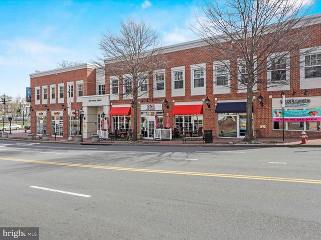 10090 COVER PL, Fairfax, VA 22030