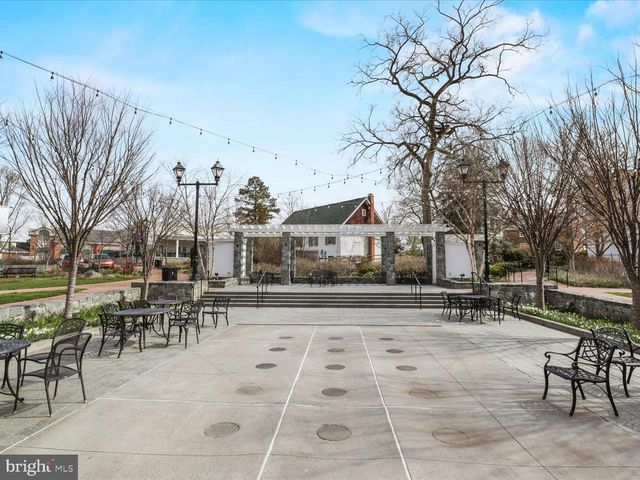 10090 COVER PL, Fairfax, VA 22030