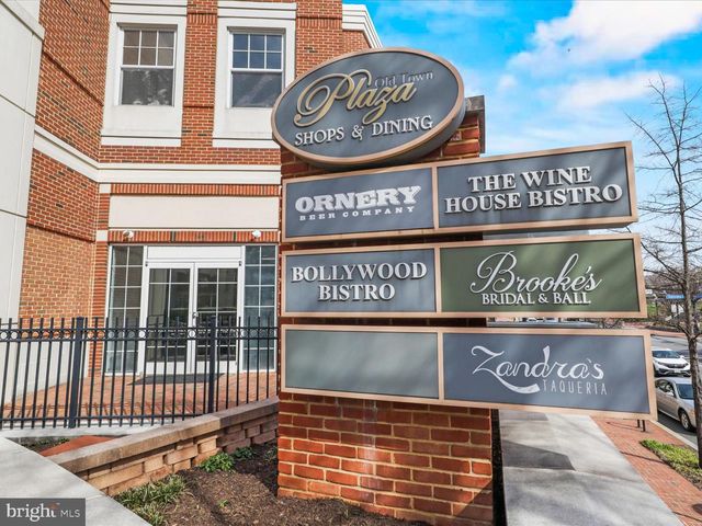 10090 COVER PL, Fairfax, VA 22030