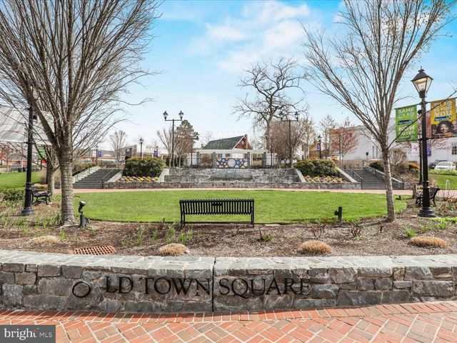 10090 COVER PL, Fairfax, VA 22030