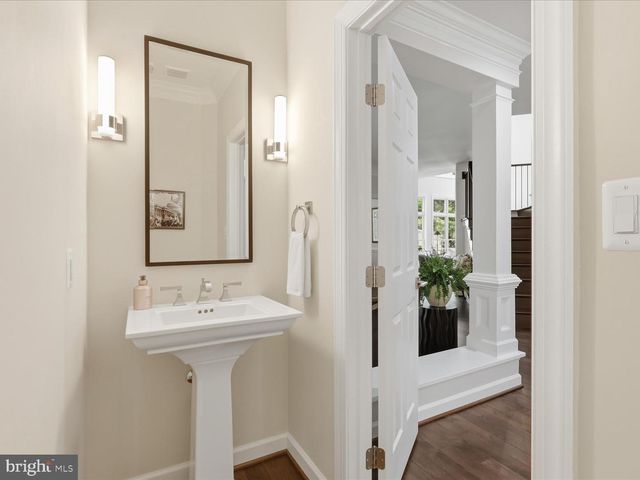 10090 COVER PL, Fairfax, VA 22030