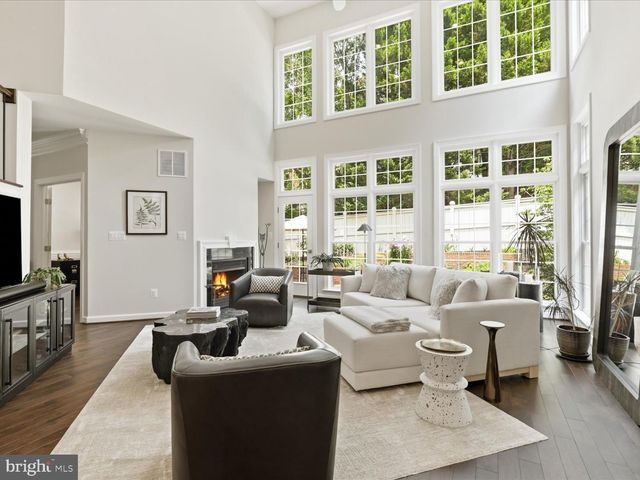 10090 COVER PL, Fairfax, VA 22030