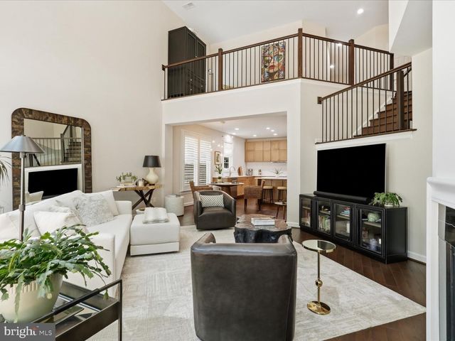 10090 COVER PL, Fairfax, VA 22030
