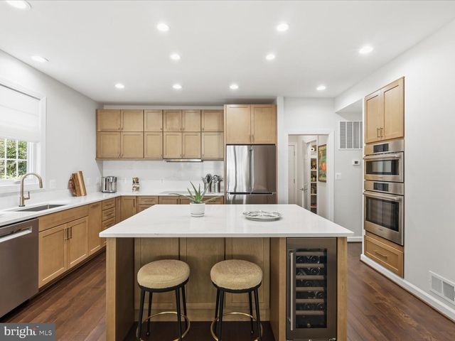 10090 COVER PL, Fairfax, VA 22030