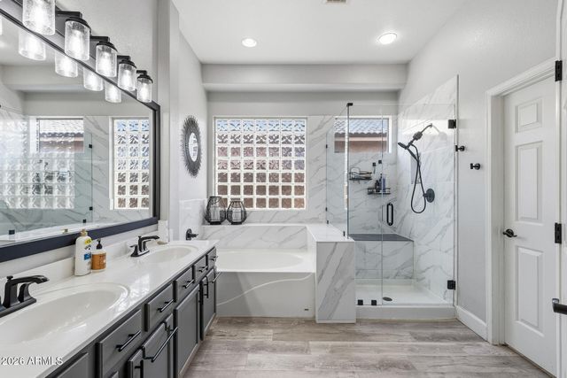 6036 E ROLAND Street, Mesa, AZ 85215