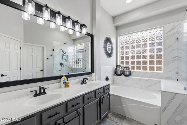 6036 E ROLAND Street, Mesa, AZ 85215