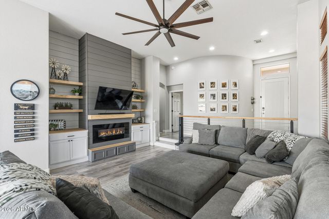 6036 E ROLAND Street, Mesa, AZ 85215