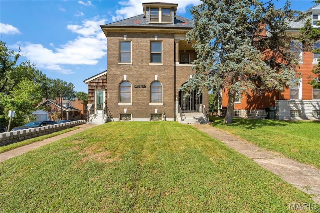 3831 S Grand Boulevard, St Louis, MO 63118
