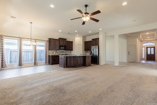 2133 RANGE RD, Seguin, TX 78155