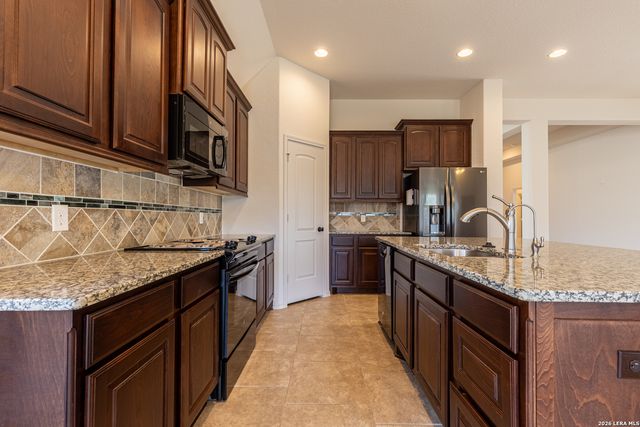 2133 RANGE RD, Seguin, TX 78155