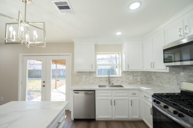 2902 Mulberry Lane, Pasadena, TX 77502