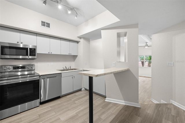 2402 W AZEELE STREET 431, Tampa, FL 33609