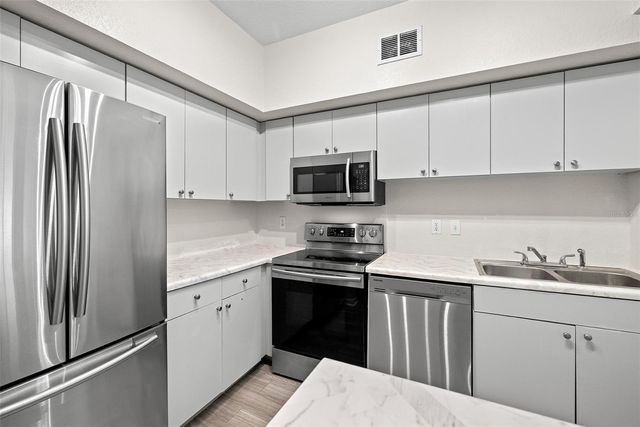 2402 W AZEELE STREET 431, Tampa, FL 33609