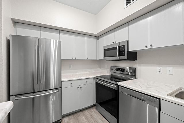 2402 W AZEELE STREET 431, Tampa, FL 33609