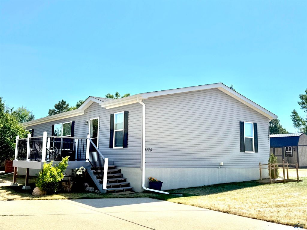 1224 FOOTHILL DR, Spearfish, SD 57783