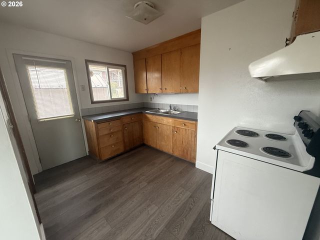 805 Se 6TH St, Pendleton, OR 97801