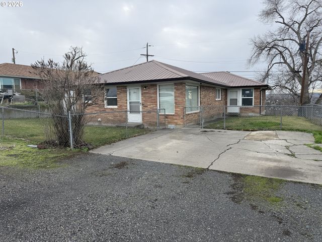805 Se 6TH St, Pendleton, OR 97801