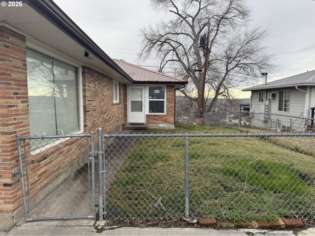 805 Se 6TH St, Pendleton, OR 97801