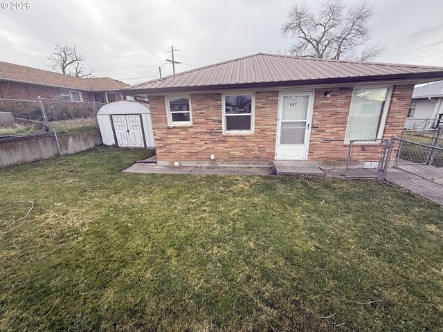 805 Se 6TH St, Pendleton, OR 97801