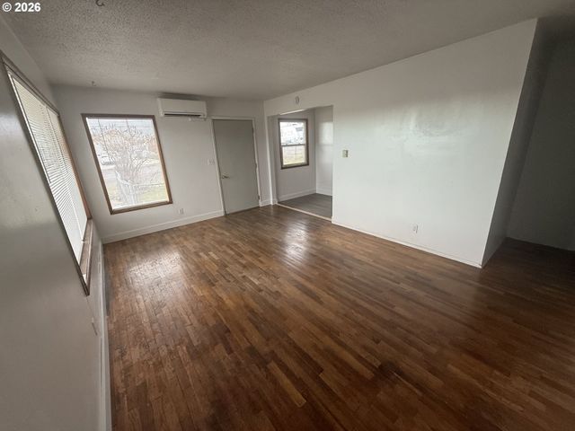 805 Se 6TH St, Pendleton, OR 97801