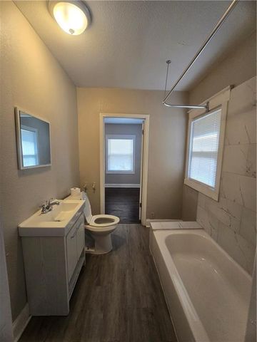 4018 Flora Avenue, Kansas City, MO 64110