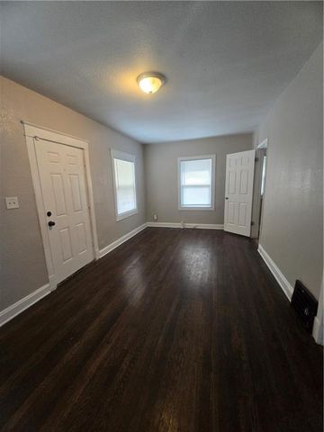 4018 Flora Avenue, Kansas City, MO 64110