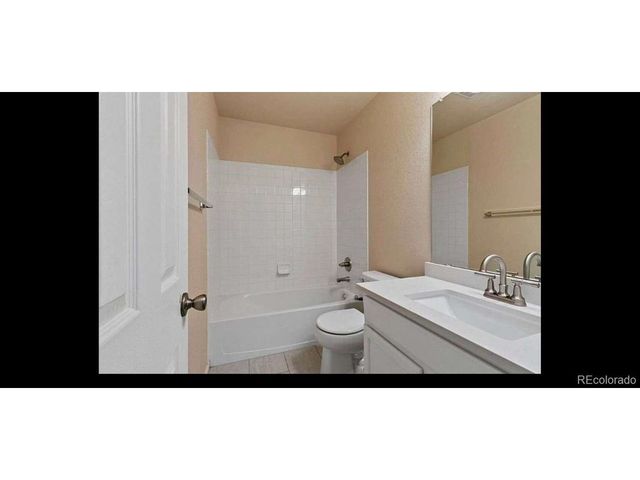 724 Sparrow Hawk Dr, Highlands Ranch, CO 80129