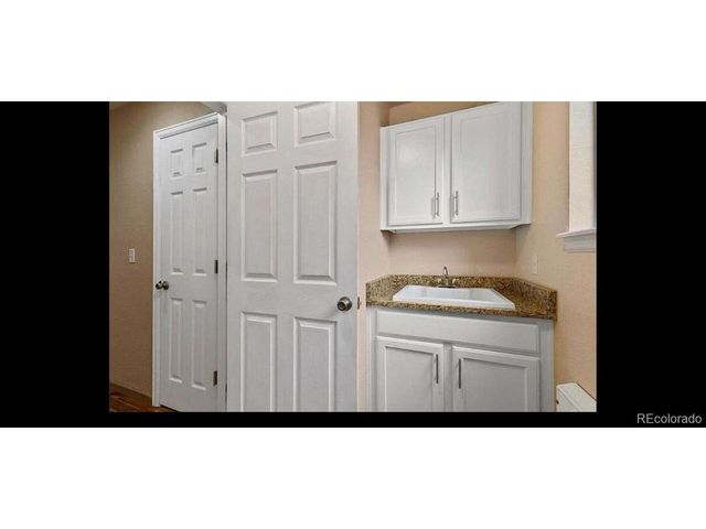 724 Sparrow Hawk Dr, Highlands Ranch, CO 80129