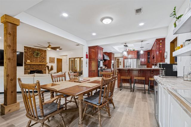 2104 Teakwood Trace, Fort Worth, TX 76112