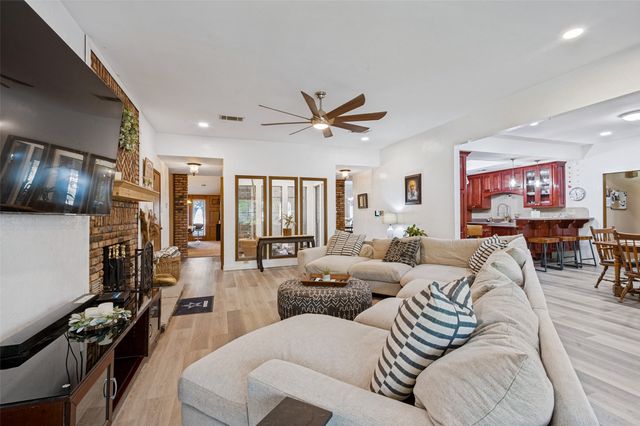 2104 Teakwood Trace, Fort Worth, TX 76112
