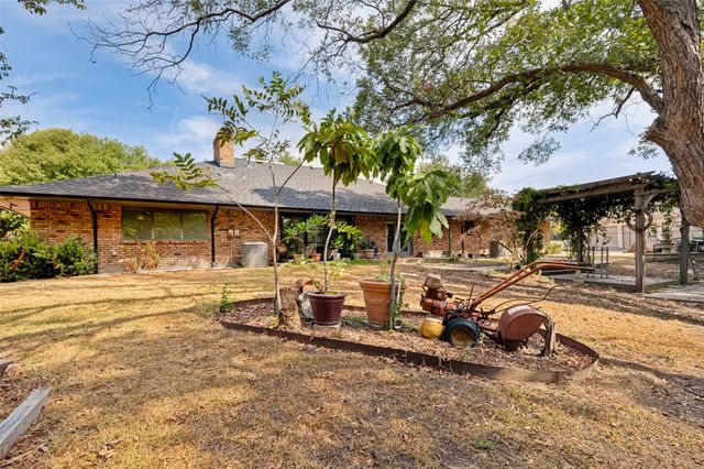 2104 Teakwood Trace, Fort Worth, TX 76112