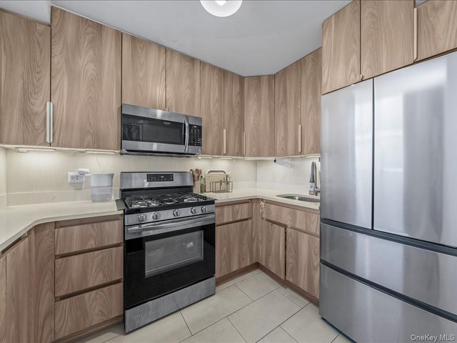 98-20 62nd Drive 15G, Rego Park, NY 11374