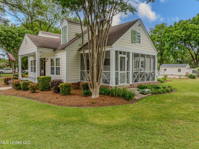 9110 Second Street, Walls, MS 38680