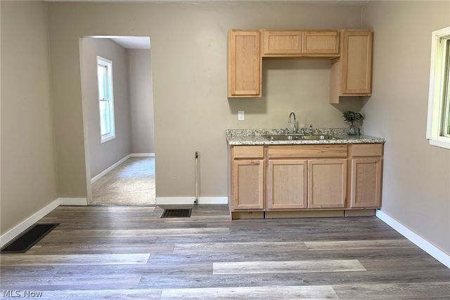 318 Joseph Avenue, Barberton, OH 44203