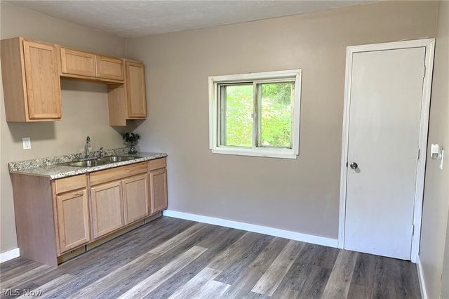 318 Joseph Avenue, Barberton, OH 44203