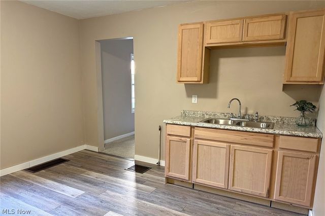 318 Joseph Avenue, Barberton, OH 44203