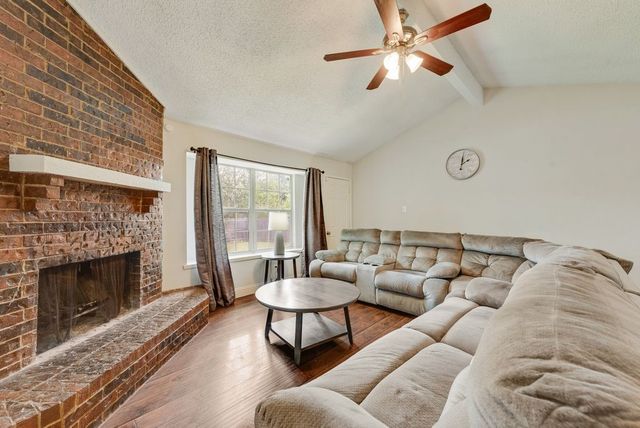 905 Pepperidge Court, Lancaster, TX 75134