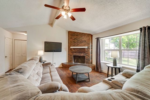 905 Pepperidge Court, Lancaster, TX 75134