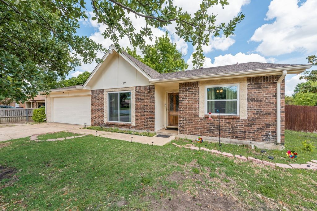 905 Pepperidge Court, Lancaster, TX 75134