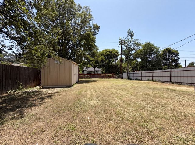 2832 Avenue I, Fort Worth, TX 76105