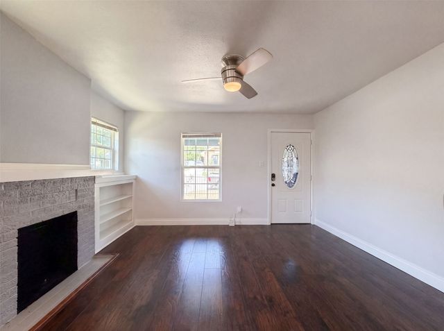 2832 Avenue I, Fort Worth, TX 76105