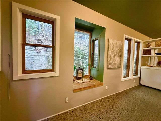 23 Douglas Street, Eureka Springs, AR 72632