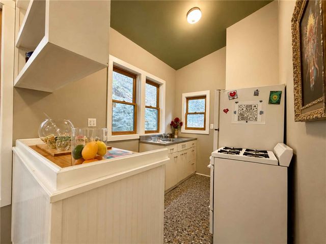 23 Douglas Street, Eureka Springs, AR 72632