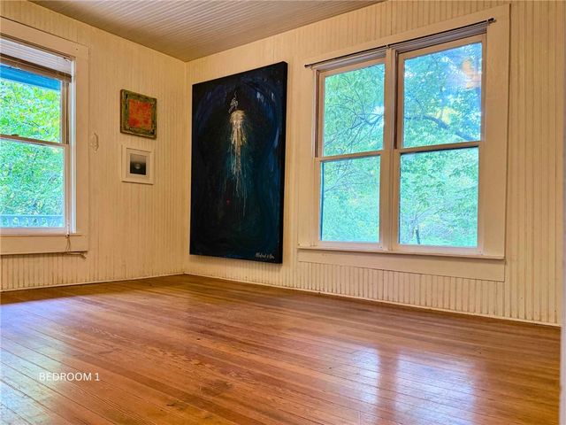 23 Douglas Street, Eureka Springs, AR 72632