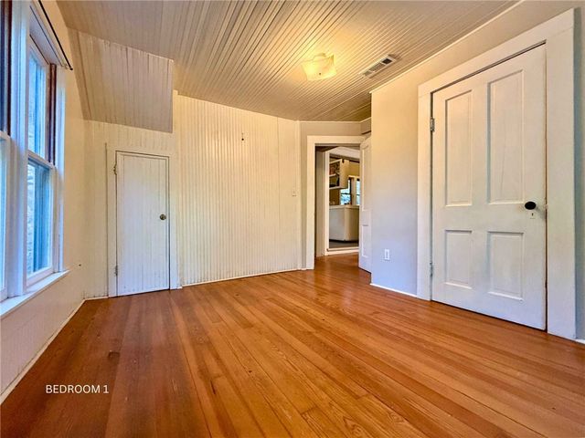 23 Douglas Street, Eureka Springs, AR 72632