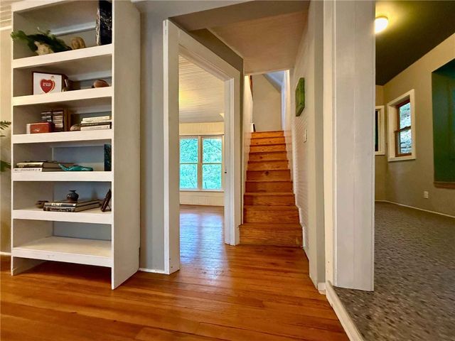23 Douglas Street, Eureka Springs, AR 72632