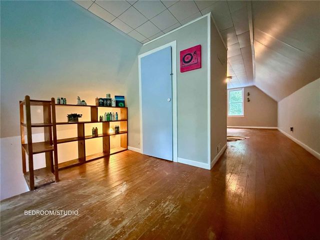 23 Douglas Street, Eureka Springs, AR 72632