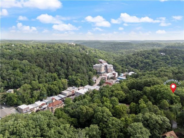 23 Douglas Street, Eureka Springs, AR 72632